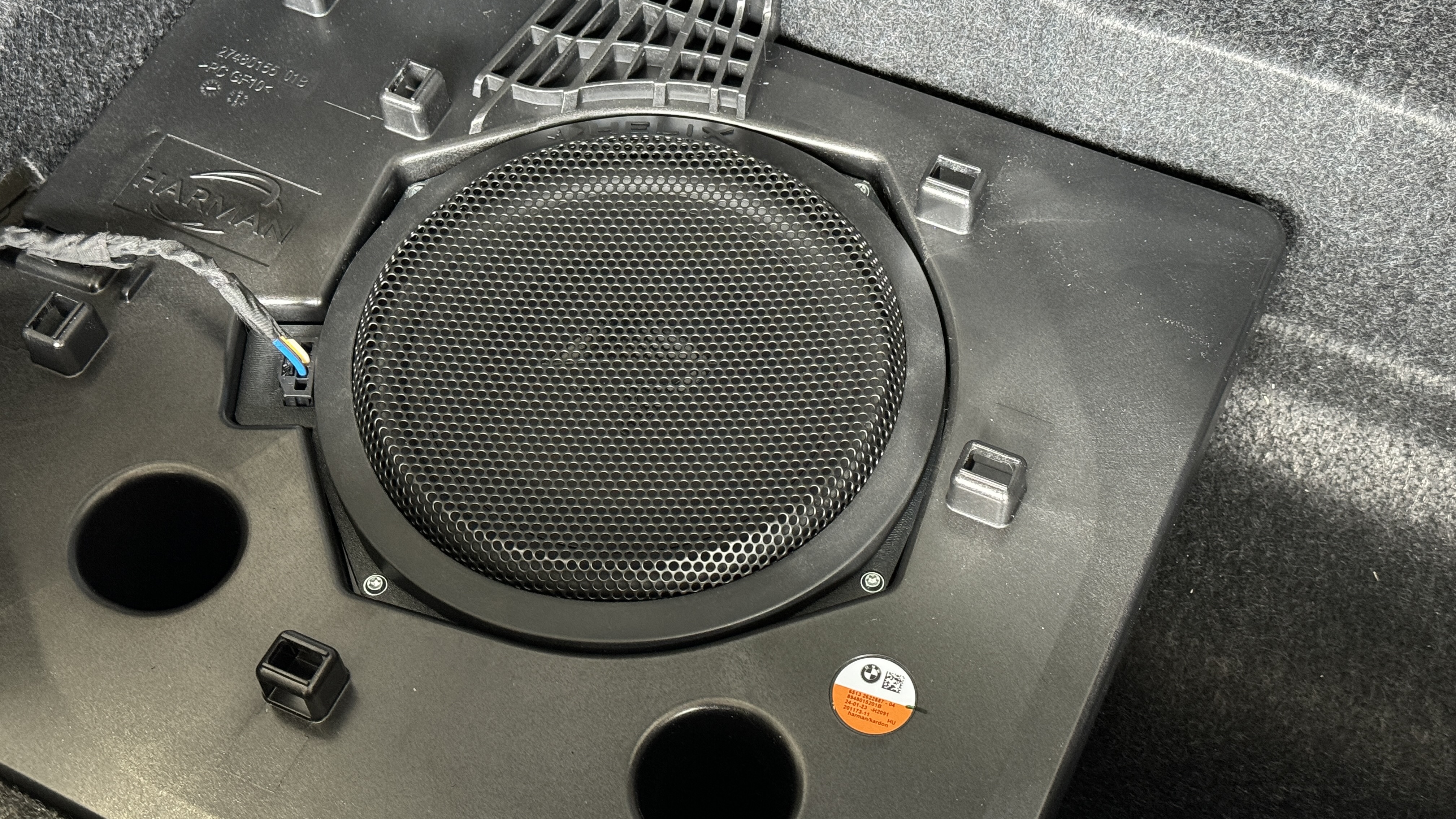 HK_Subwoofer_Upgrade_BMW_i4