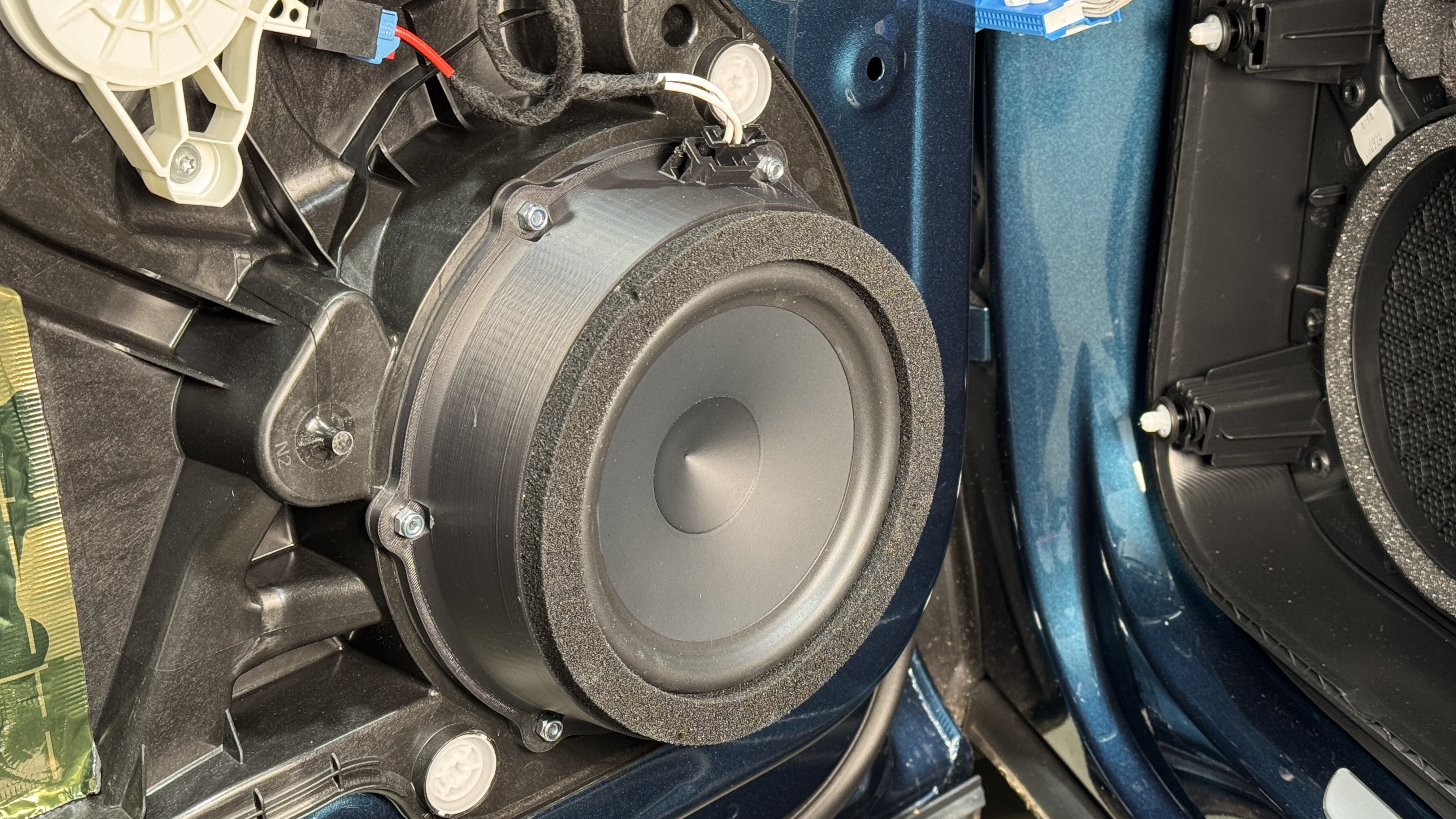 Tieftonadapter_Hertz_Lautsprecher_Tiguan_3