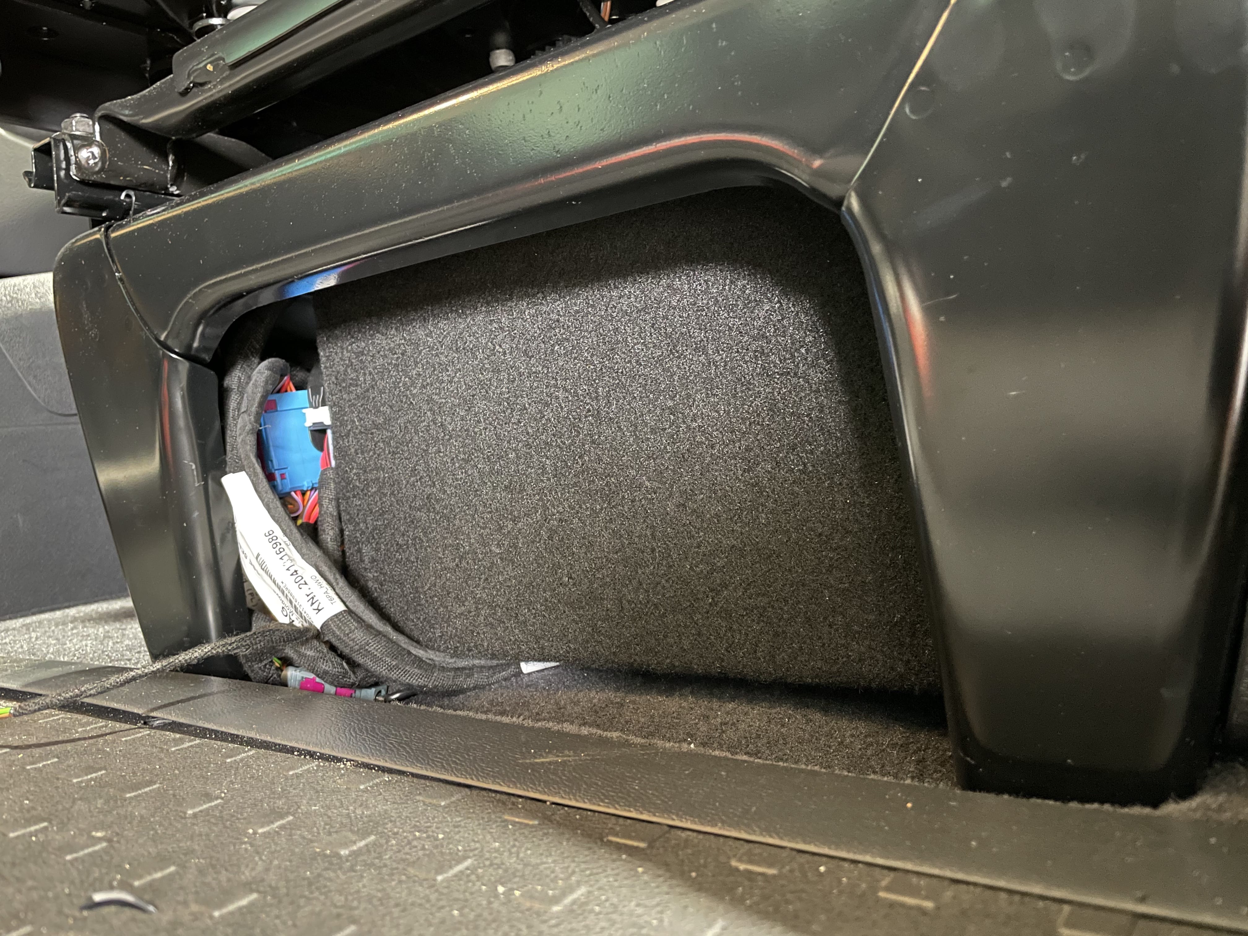 VW T5 T6 T6.1 subPLUS Subwoofer