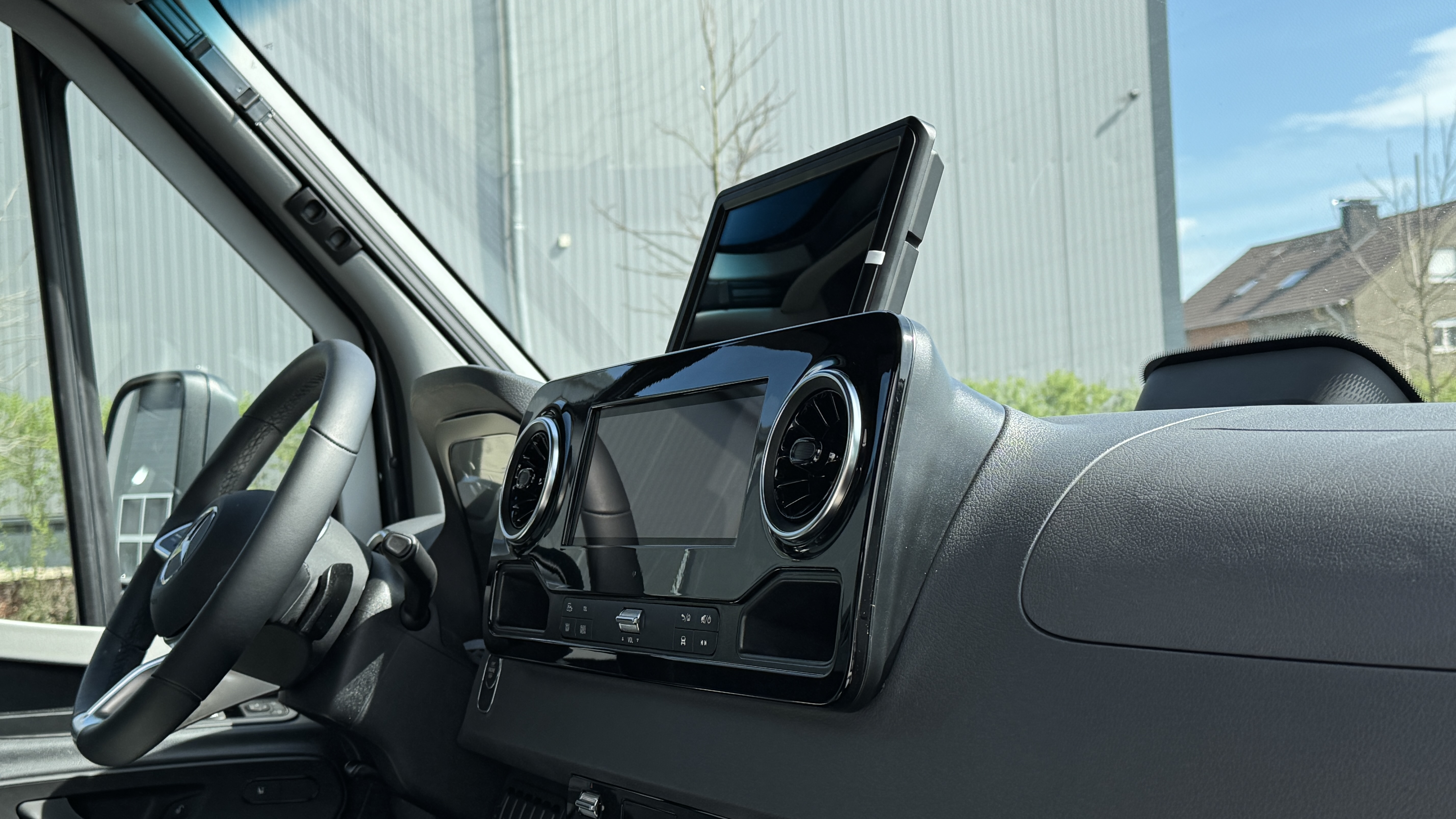 MBUX_Hymer_mit_10_Zoll_Monitor