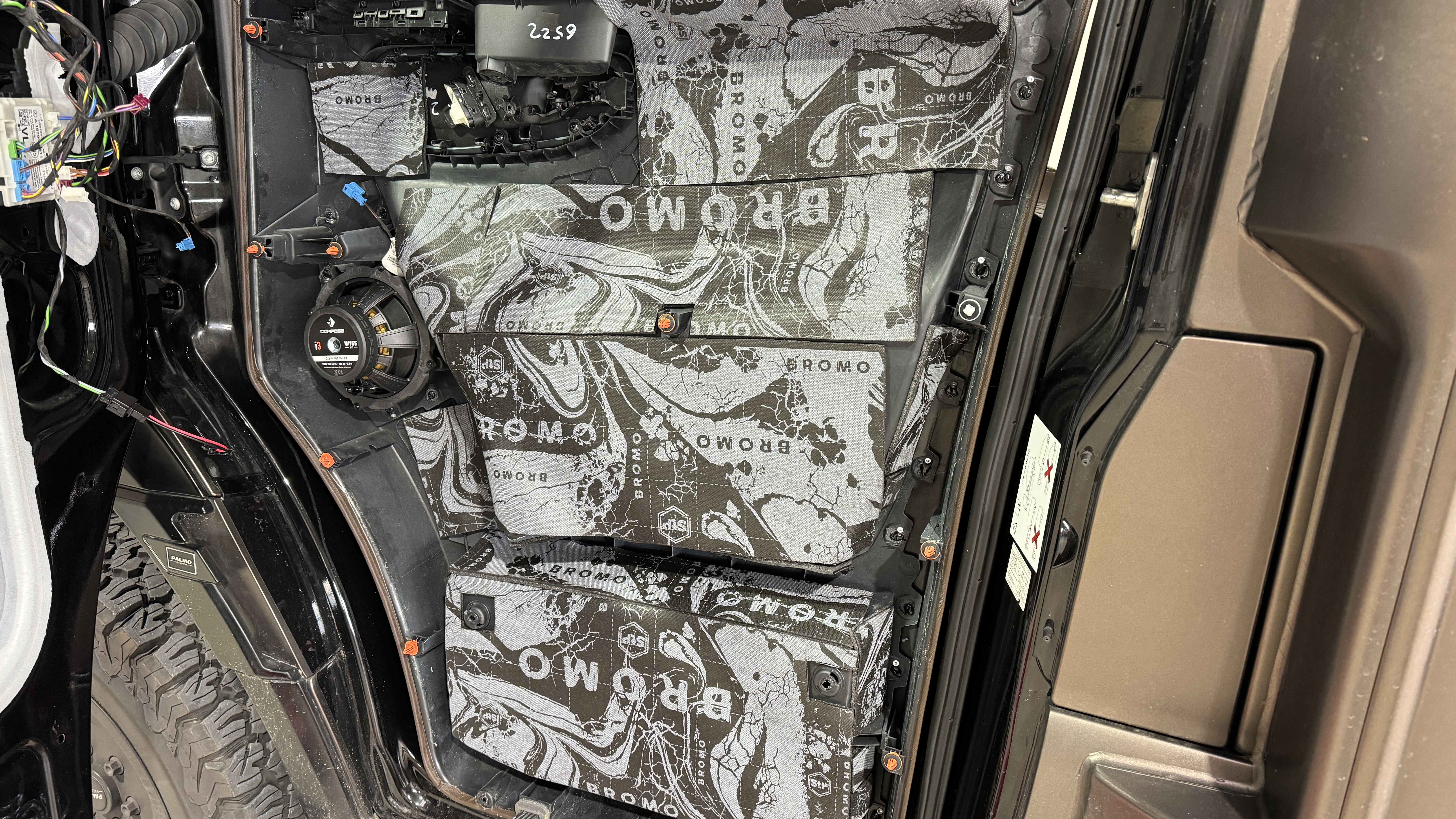 Tuerdammung_mercedes_Sprinter_907