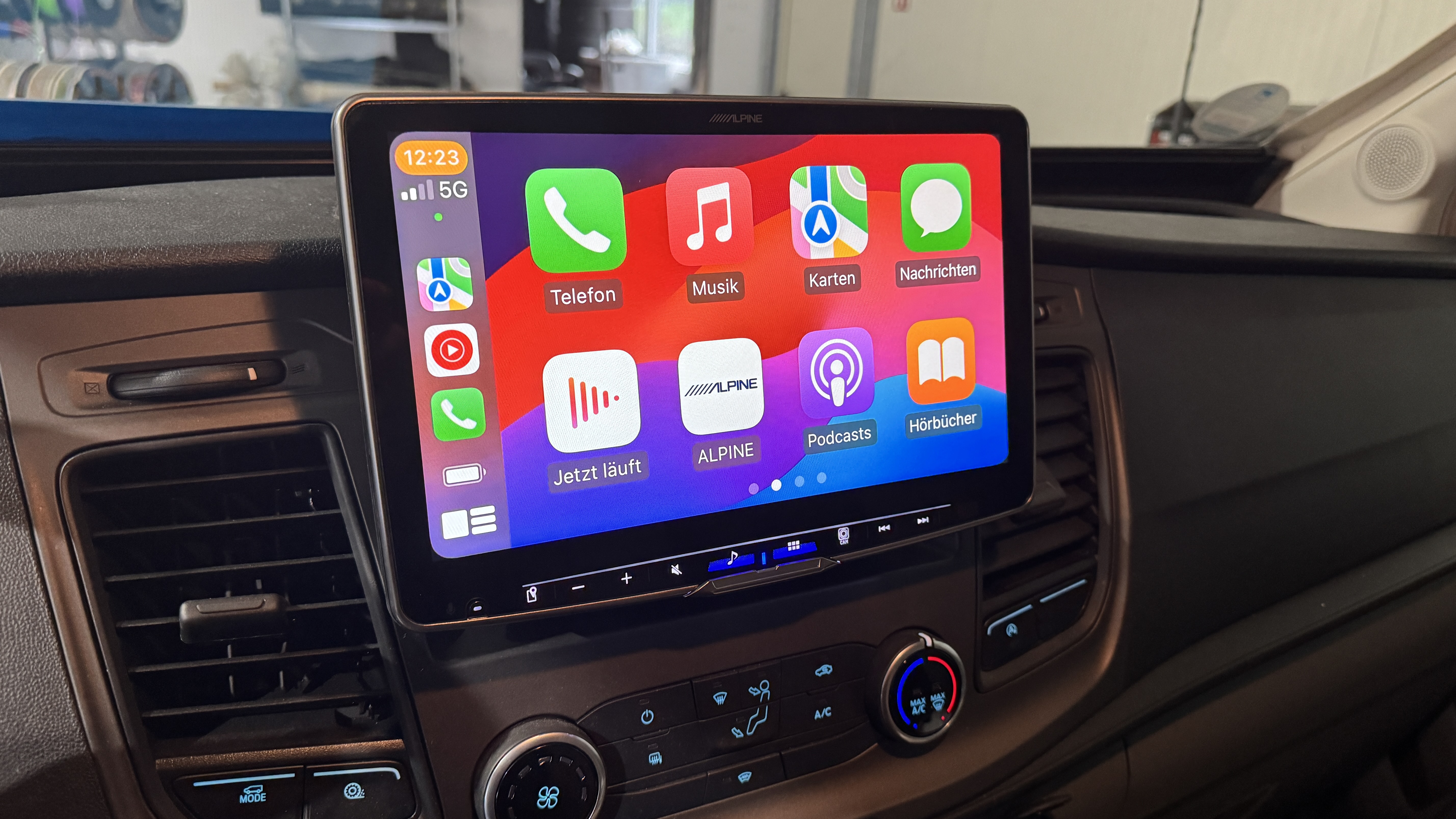 Ford_Transit_Apple_CarPlay_Alpine_iLX_F115