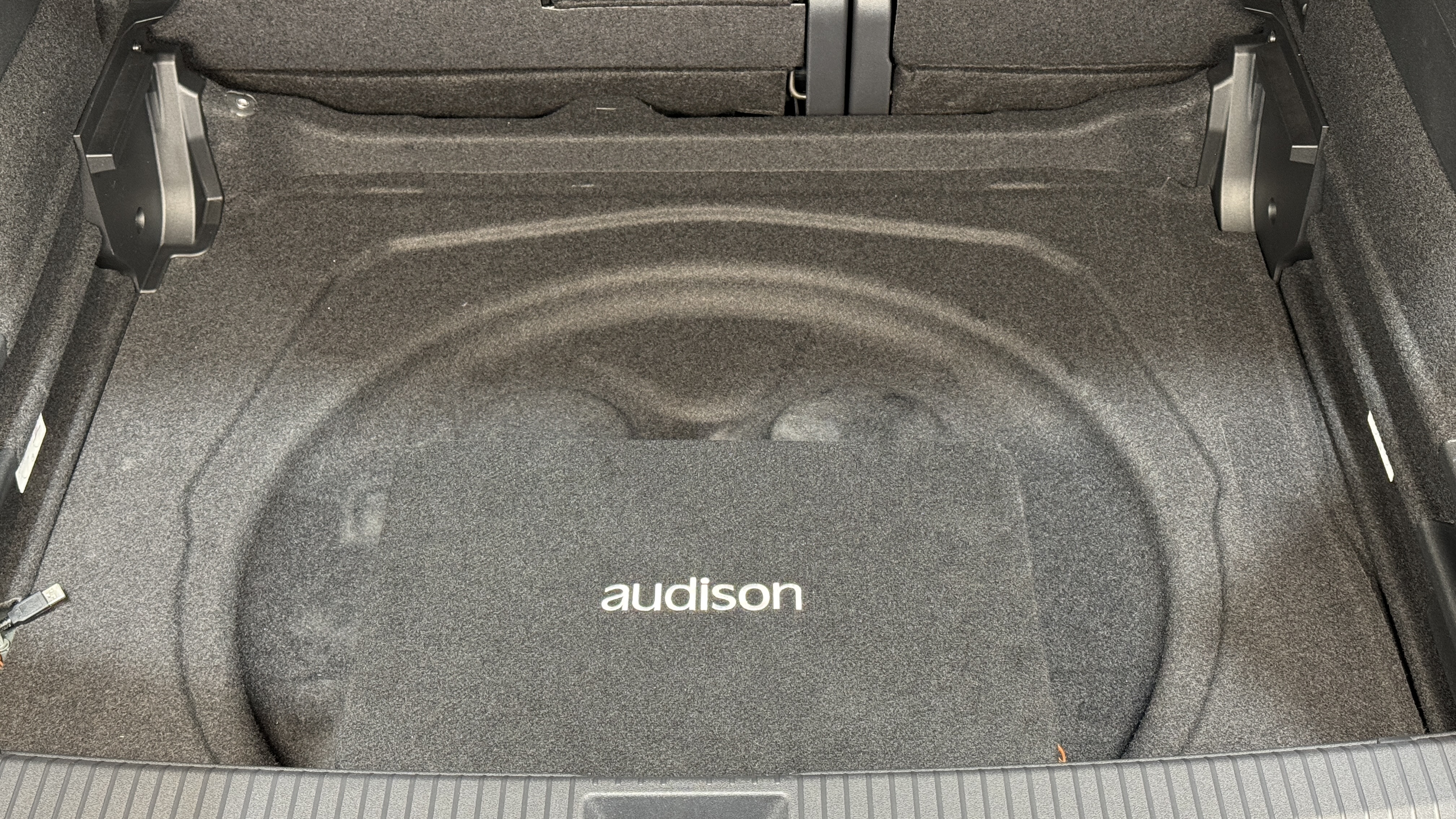 Audison_10zoll_Subwoofer_Tiguan_3