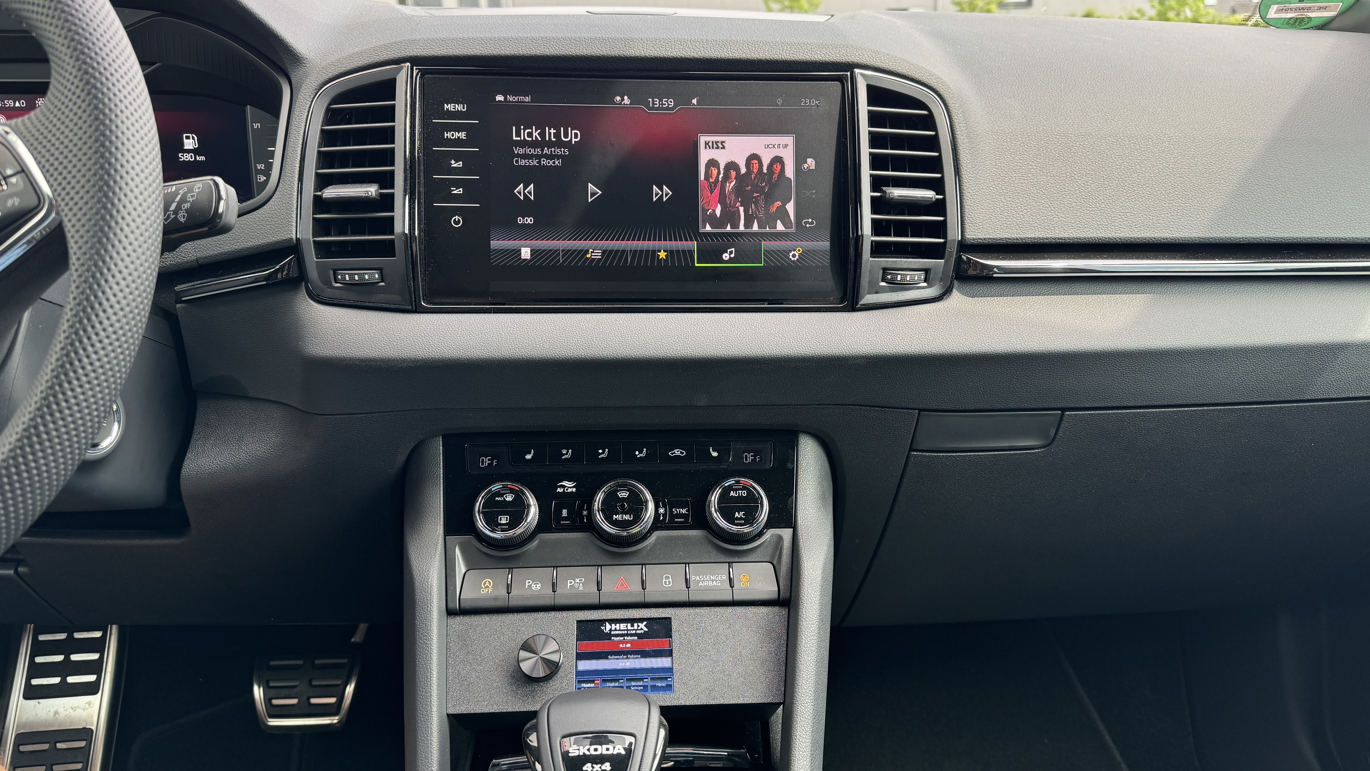 Skoda_Karoq_Innenraum_Soundsystem