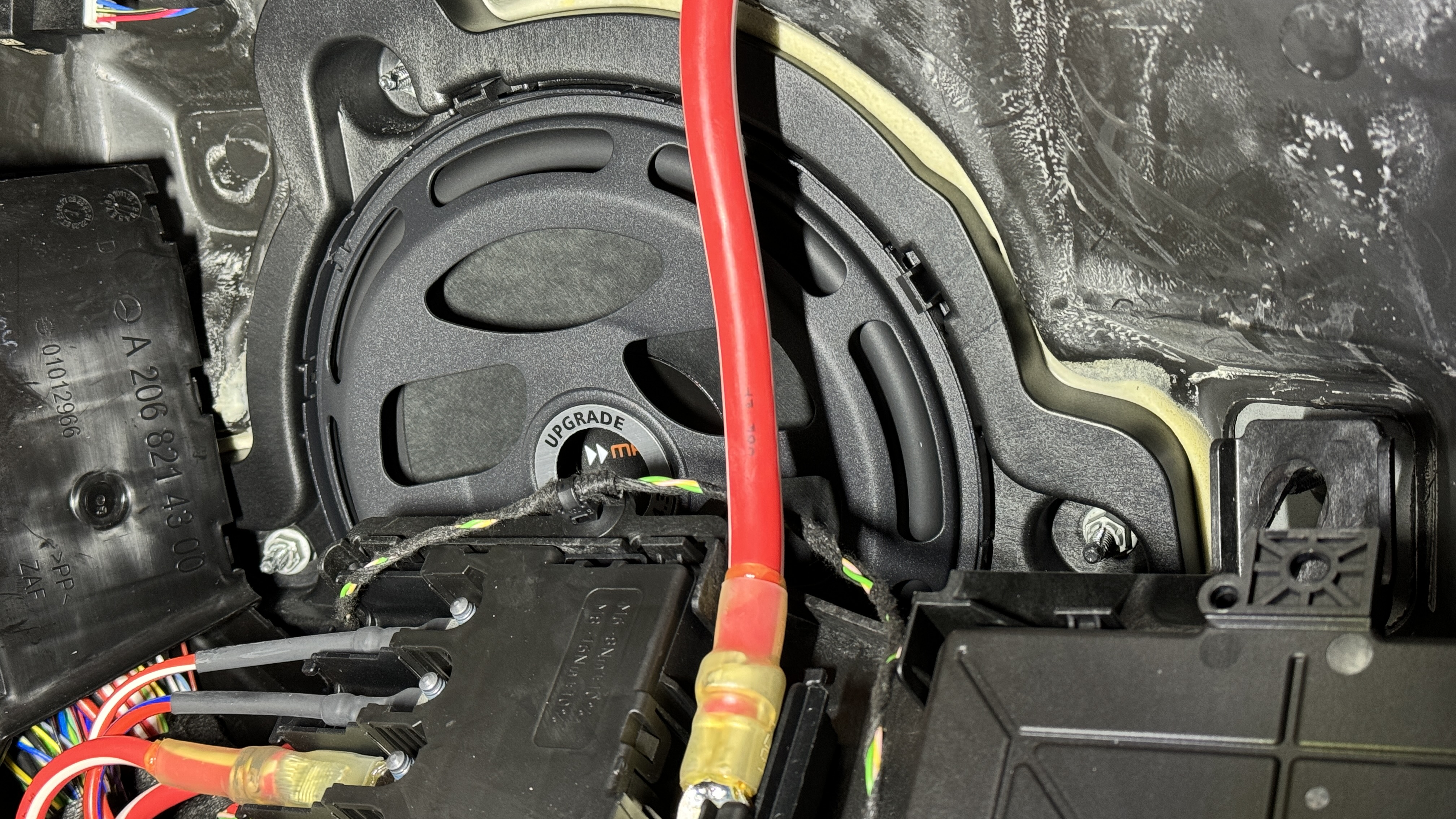 Subwoofer_rechts_w206