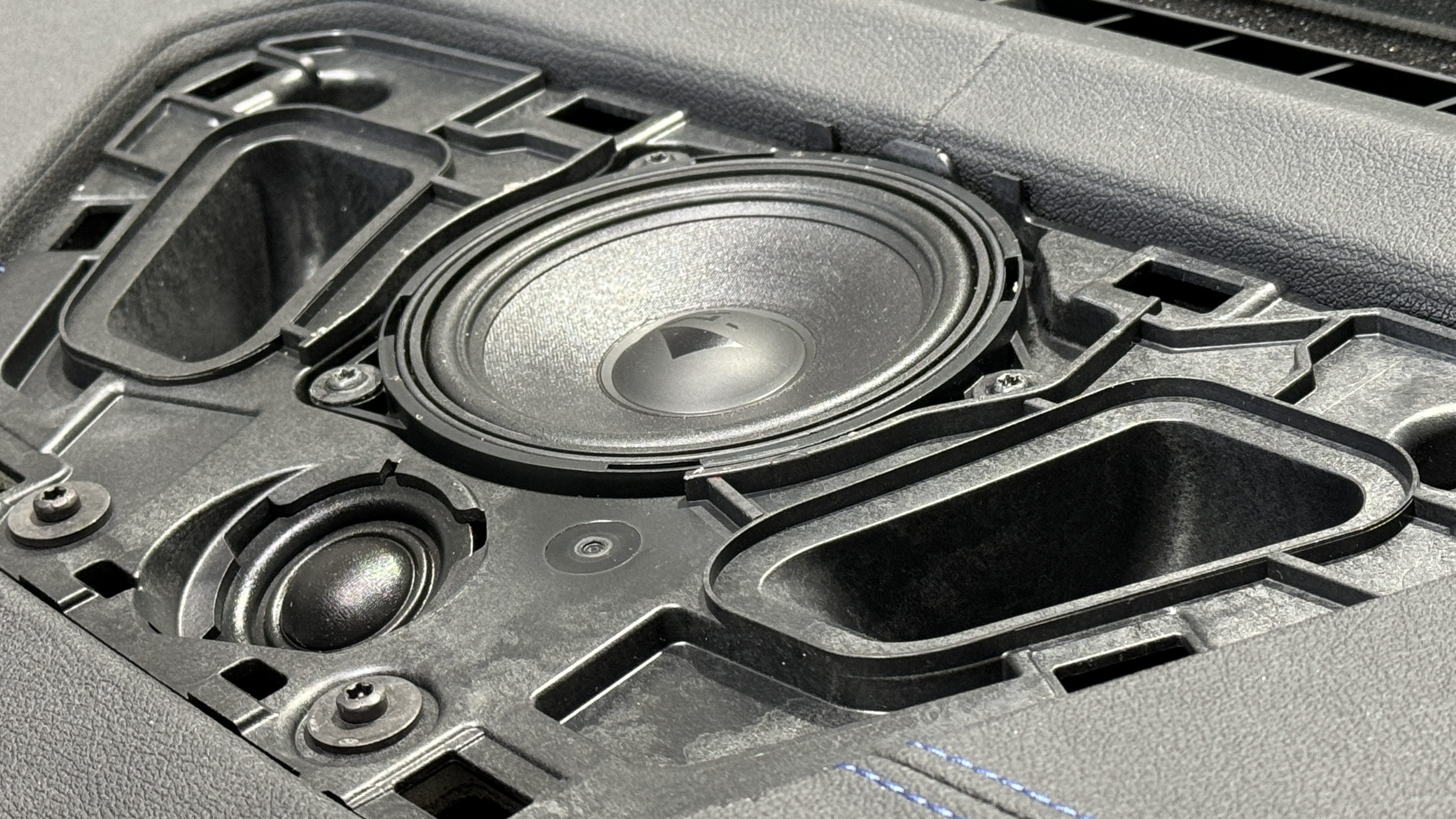 BMW_i4_Centerlautsprecher