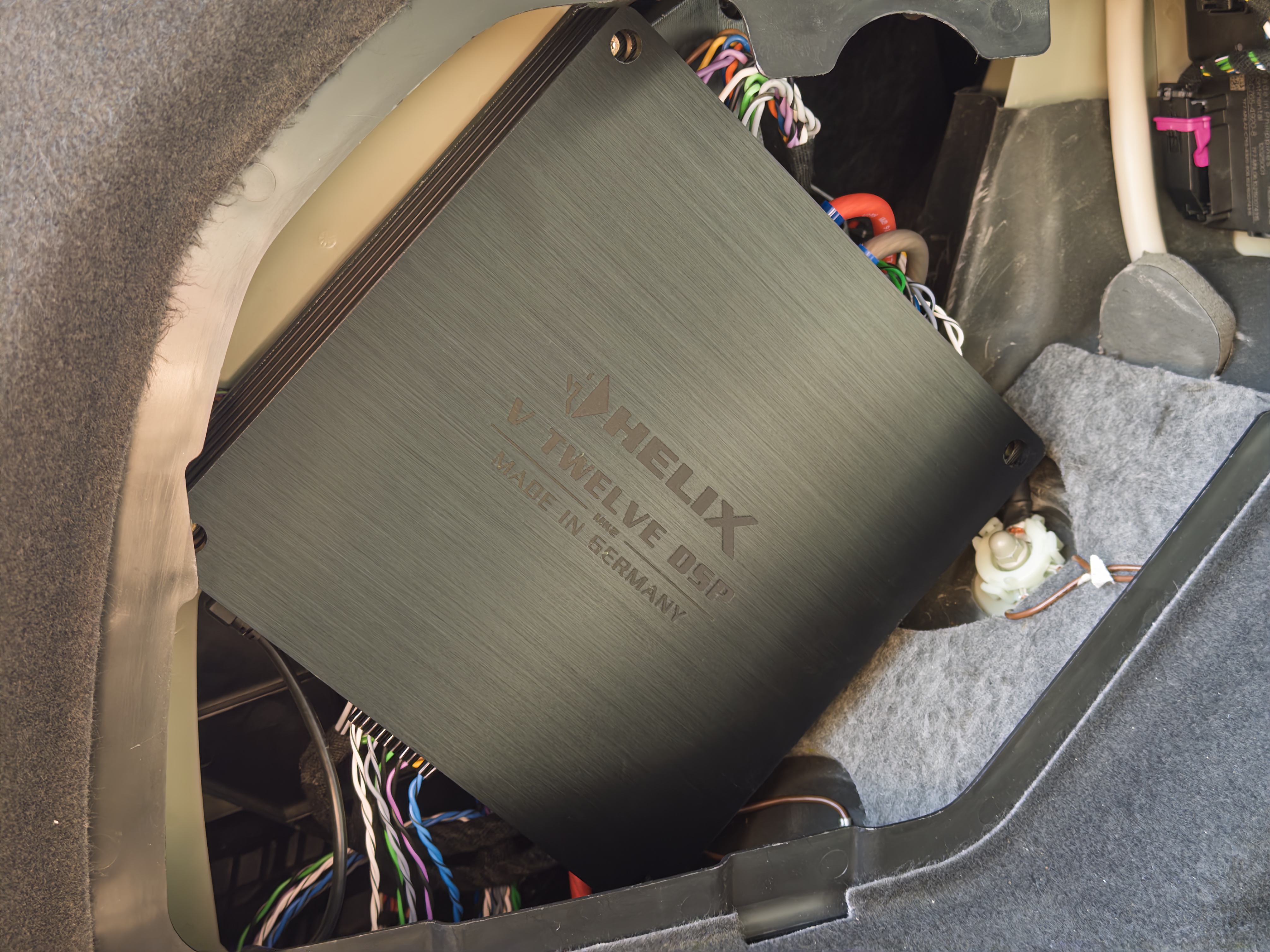 Helix_V_Twelve_Q8_ETRON_B_und_O