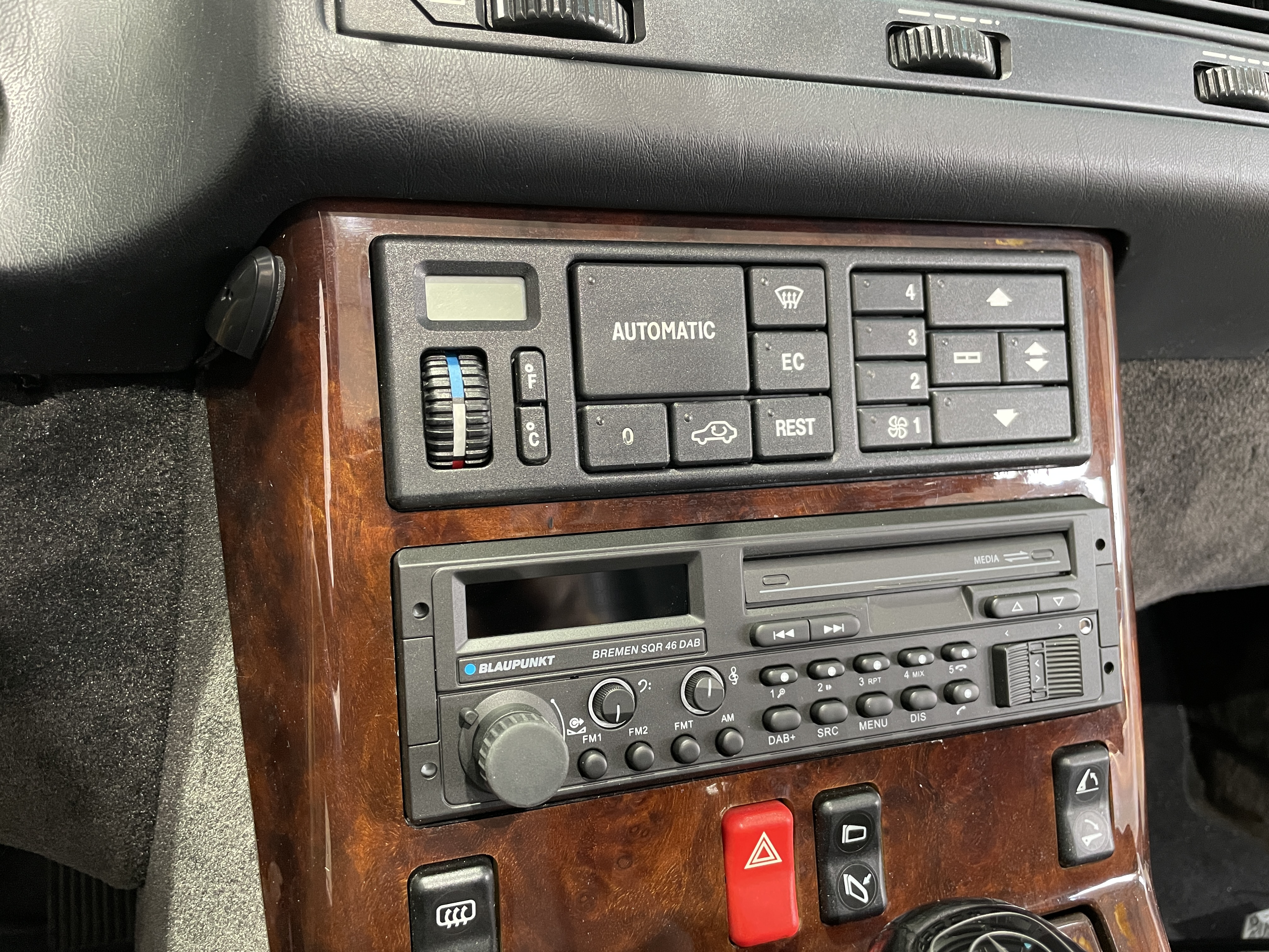 Blaupunkt SQR46DAB im SL R129